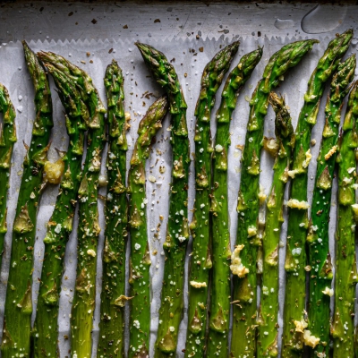 Geroosterde groene asperges