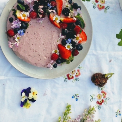 Vegan fruittaartje met kokos-chocobodem