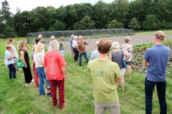 Bezoekers enthousiast over veredeling zaadvaste groenten bij Odin boerderij De Beersche Hoeve