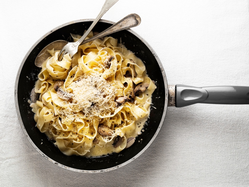 Pasta met champignons en meiraapjes