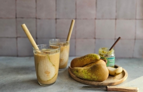 Smoothie met peer, pistache en maca