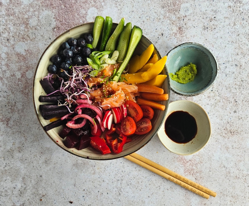 Rainbow poké bowl