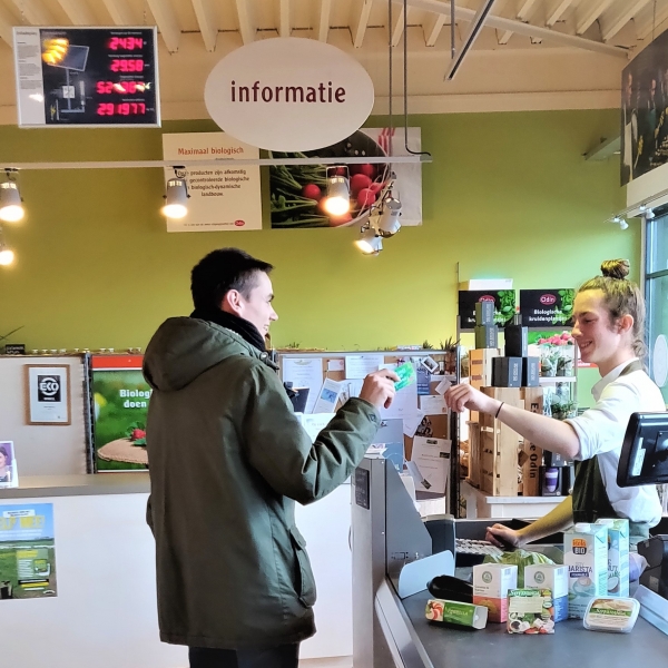 Zonnepanelen op dak winkel Alkmaar