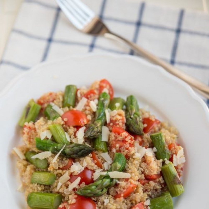 Simpele en lekkere aanbiedingen. Daar houden wij van Odin van. Zoals quinoa of basmatirijst gecombineerd met groene asperges en tomaat. 