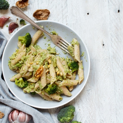 volkoren penne met broccoli en walnoten