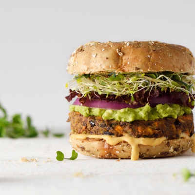 Quinoa burger met guacamole