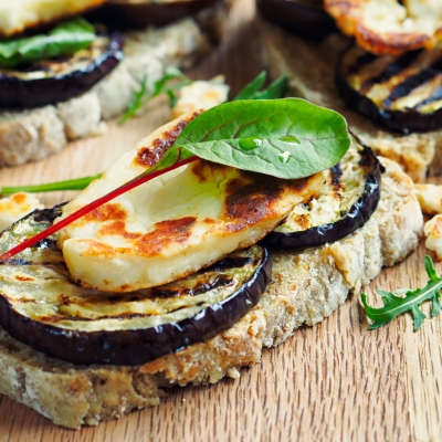 gegrilde aubergine zuurdesem