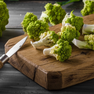 Gebakken romanesco met walnoten