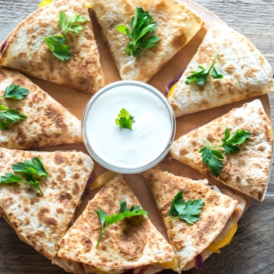 Quesadillas met feta en tuinbonen spread 