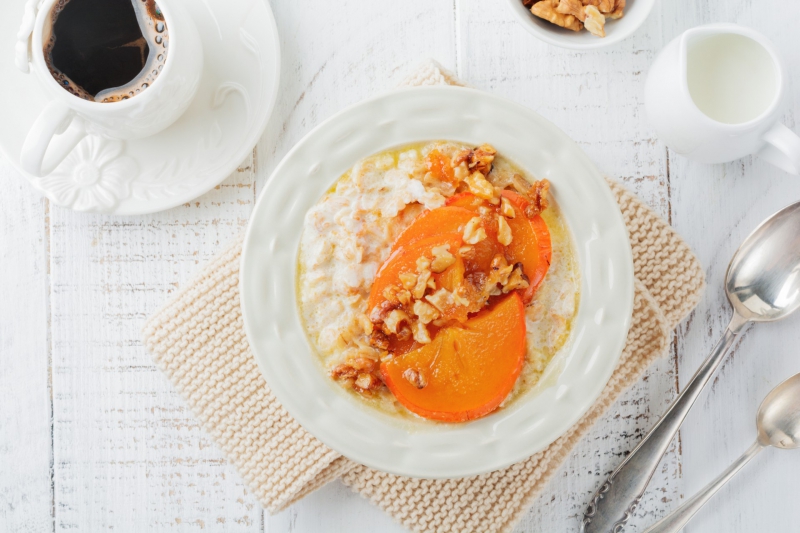 Carrot cake-havermoutpap met kaki fruit